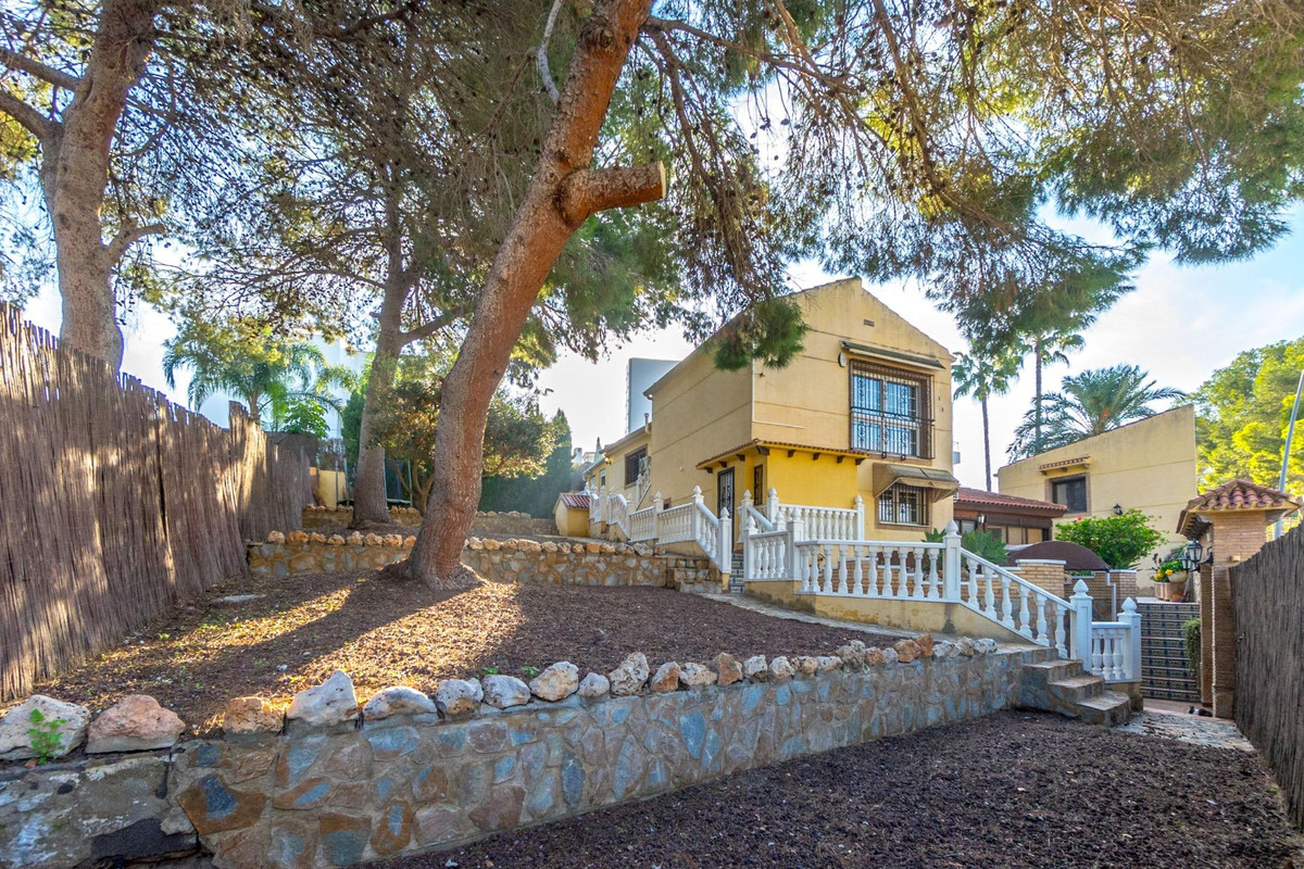 Se vende Villa - Chalet de 4 dormitorios en Costa Blanca, Alicante, España