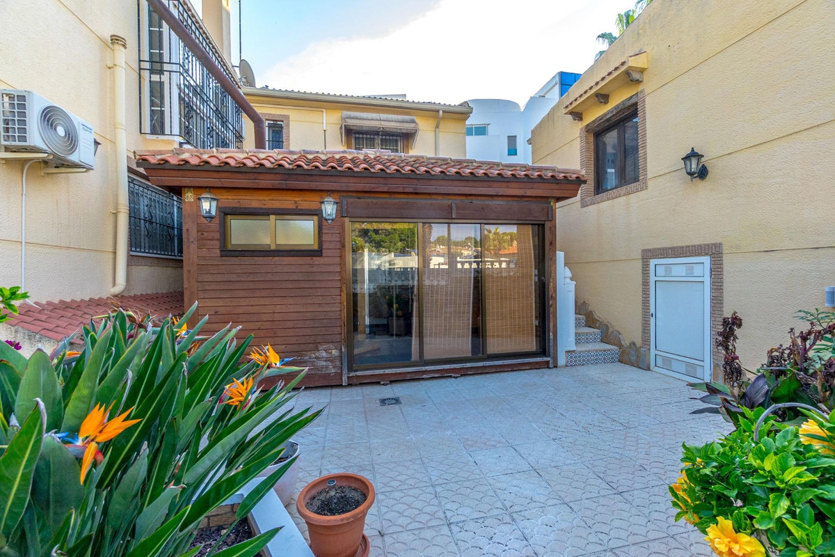 Se vende Villa - Chalet de 4 dormitorios en Costa Blanca, Alicante, España