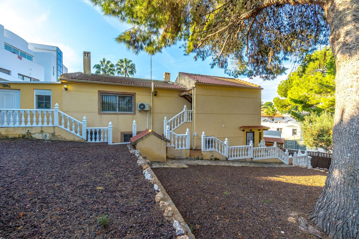Se vende Villa - Chalet de 4 dormitorios en Costa Blanca, Alicante, España