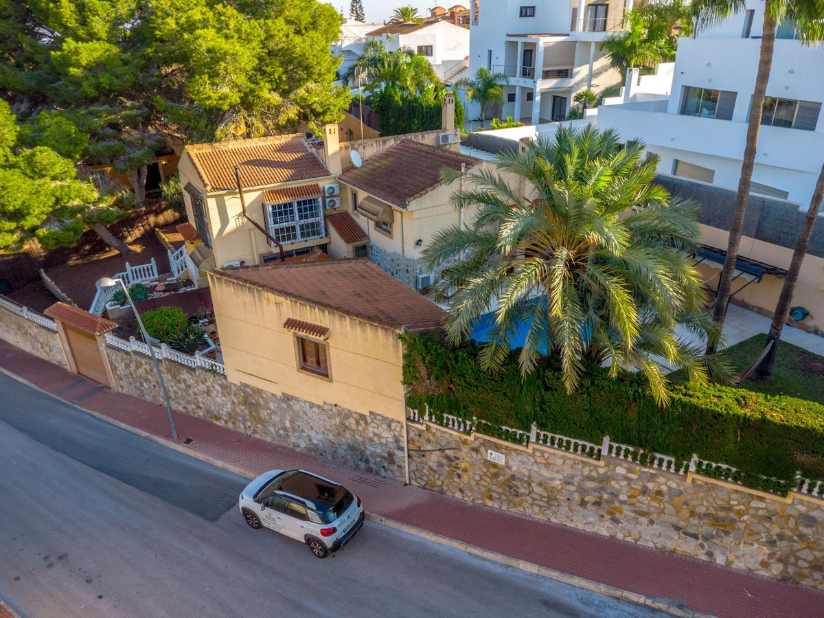 Se vende Villa - Chalet de 4 dormitorios en Costa Blanca, Alicante, España