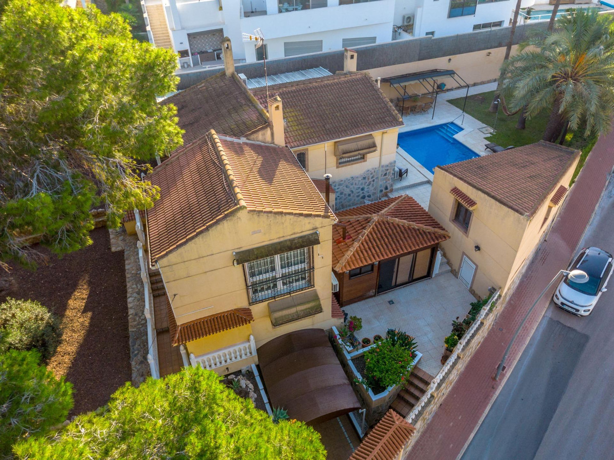 Se vende Villa - Chalet de 4 dormitorios en Costa Blanca, Alicante, España