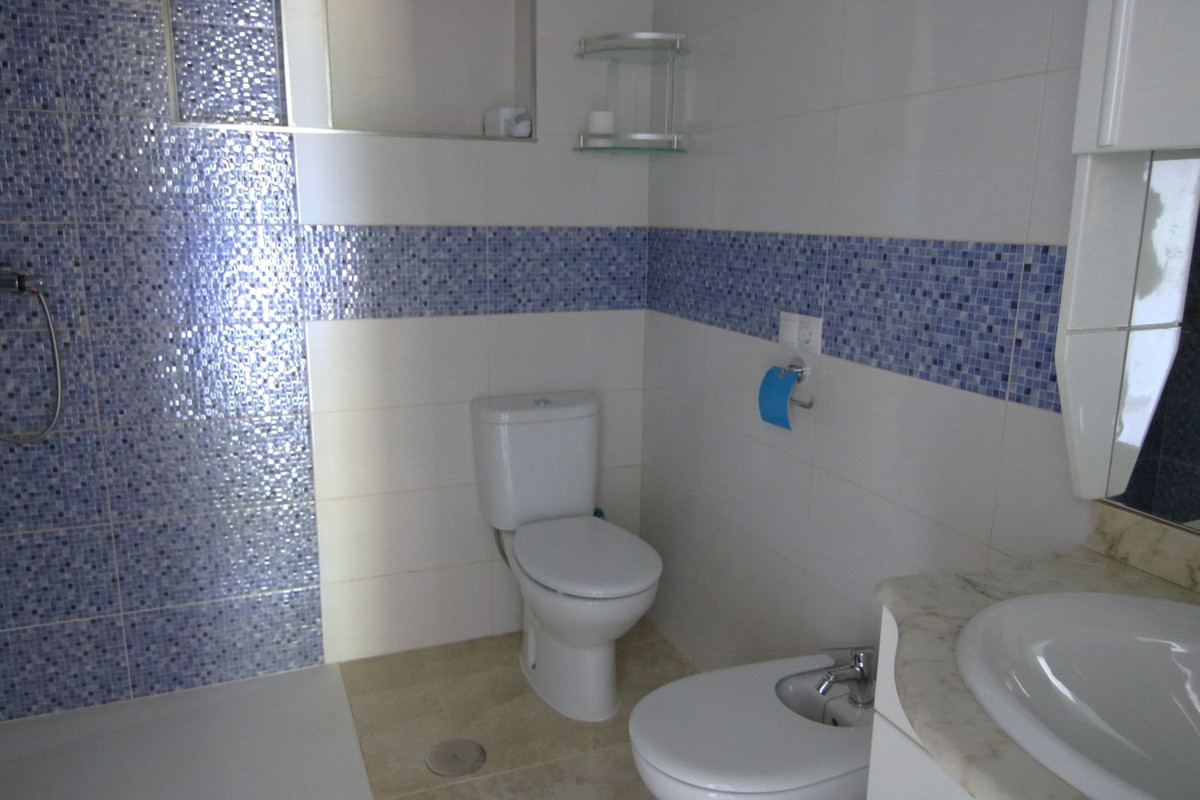 Se vende Villa - Chalet de 3 dormitorios en Costa Del Sol, Málaga, España