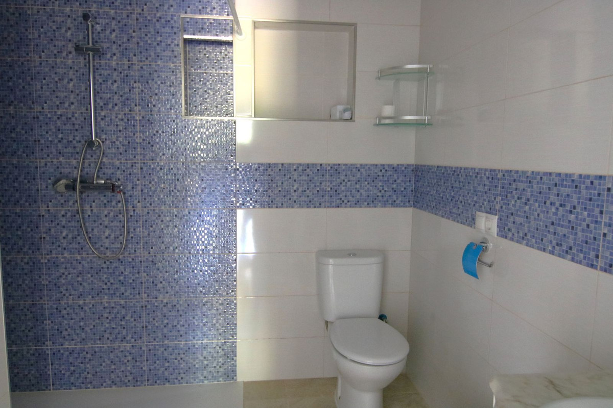 Se vende Villa - Chalet de 3 dormitorios en Costa Del Sol, Málaga, España
