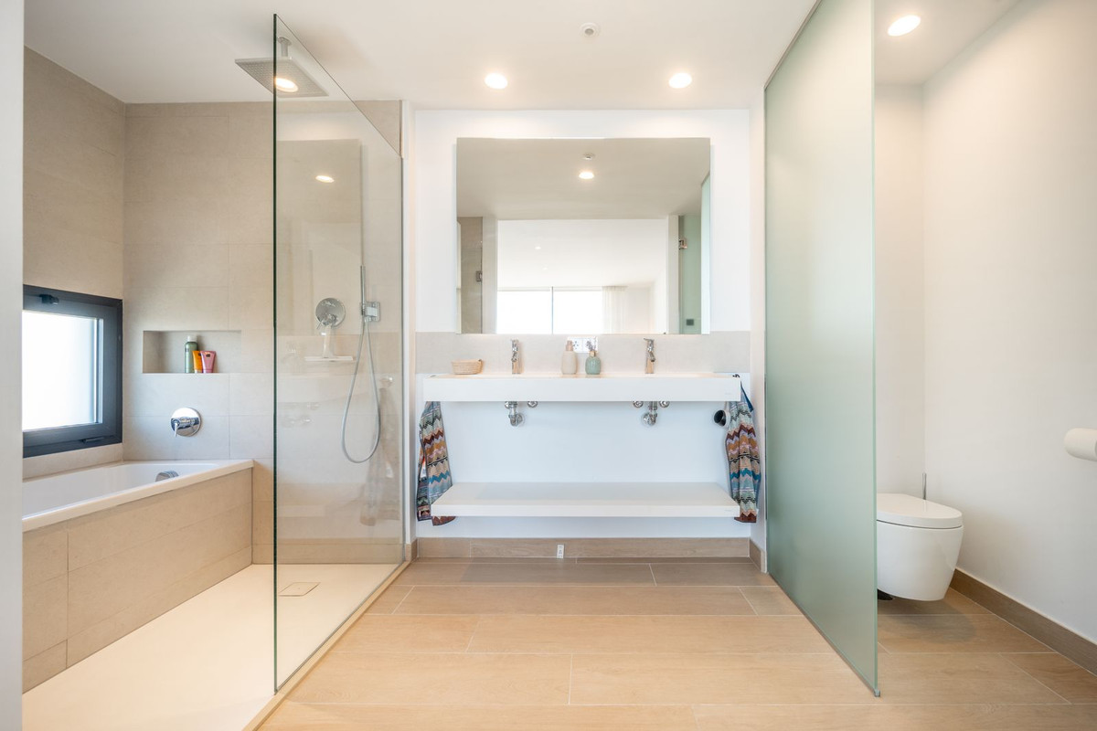 Se vende Apartamento Planta Media de 4 dormitorios en Costa Del Sol, Málaga, España