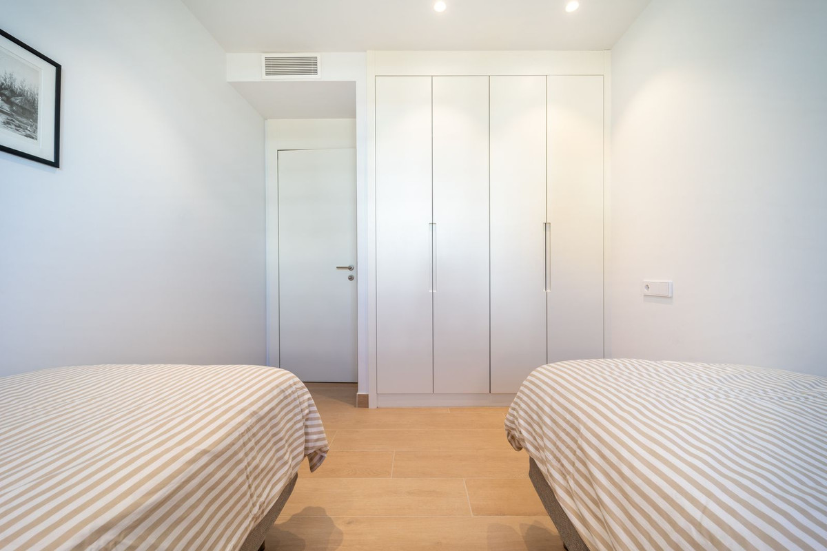 Se vende Apartamento Planta Media de 4 dormitorios en Costa Del Sol, Málaga, España