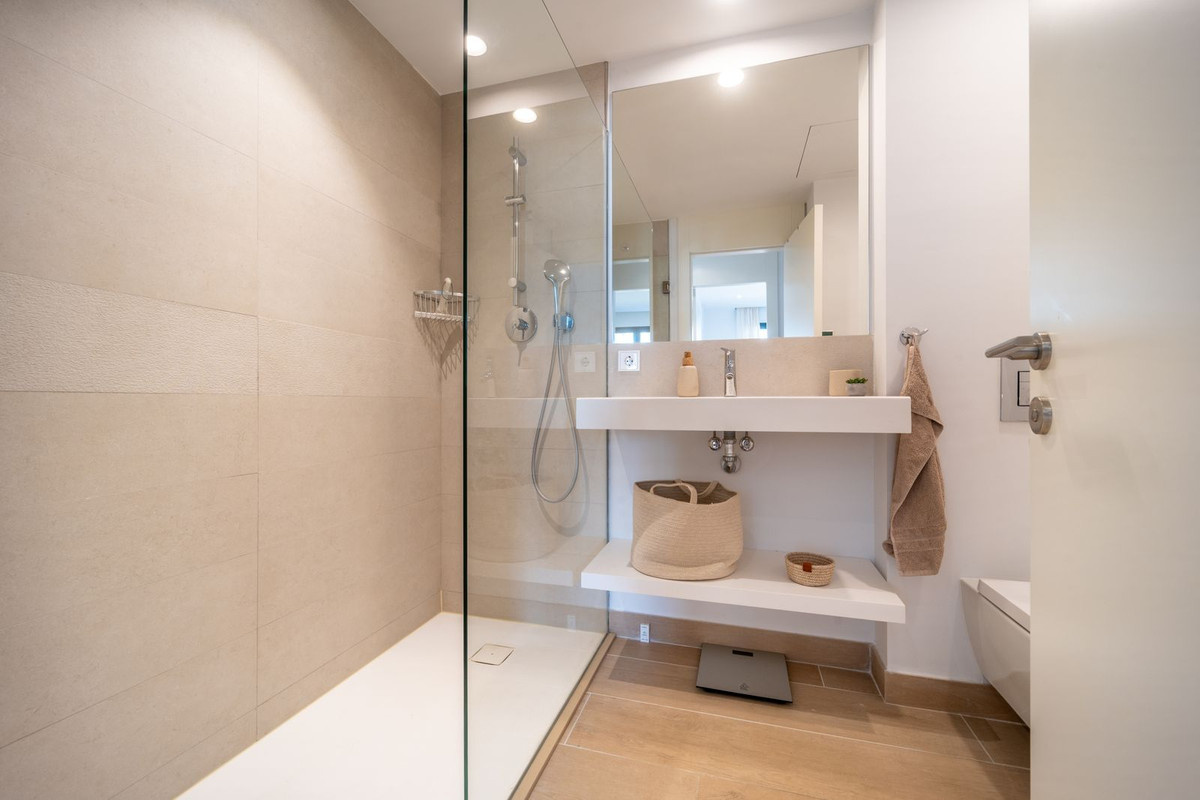 Se vende Apartamento Planta Media de 4 dormitorios en Costa Del Sol, Málaga, España
