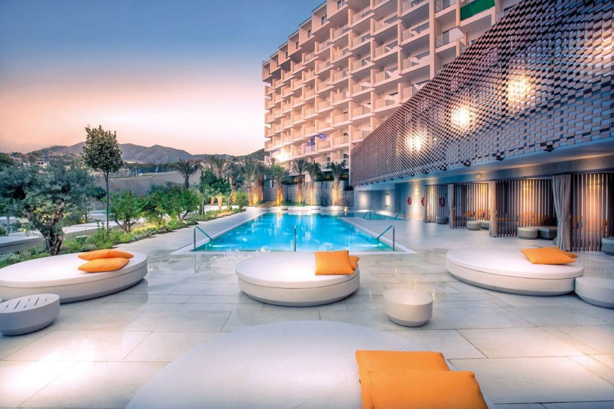 Se vende Apartamento Planta Media de 4 dormitorios en Costa Del Sol, Málaga, España