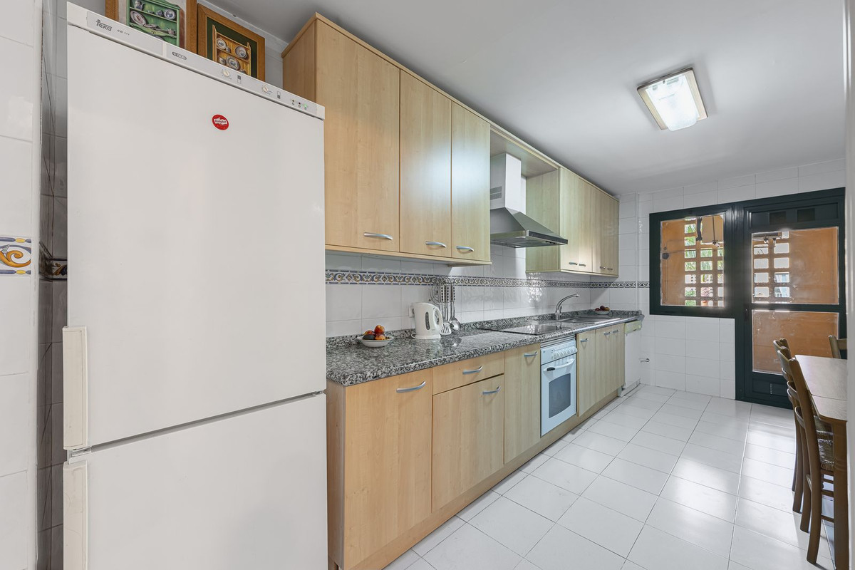 3 Bed Apartment for sale in San Pedro De Alcántara Costa Del Sol, Málaga, Spain
