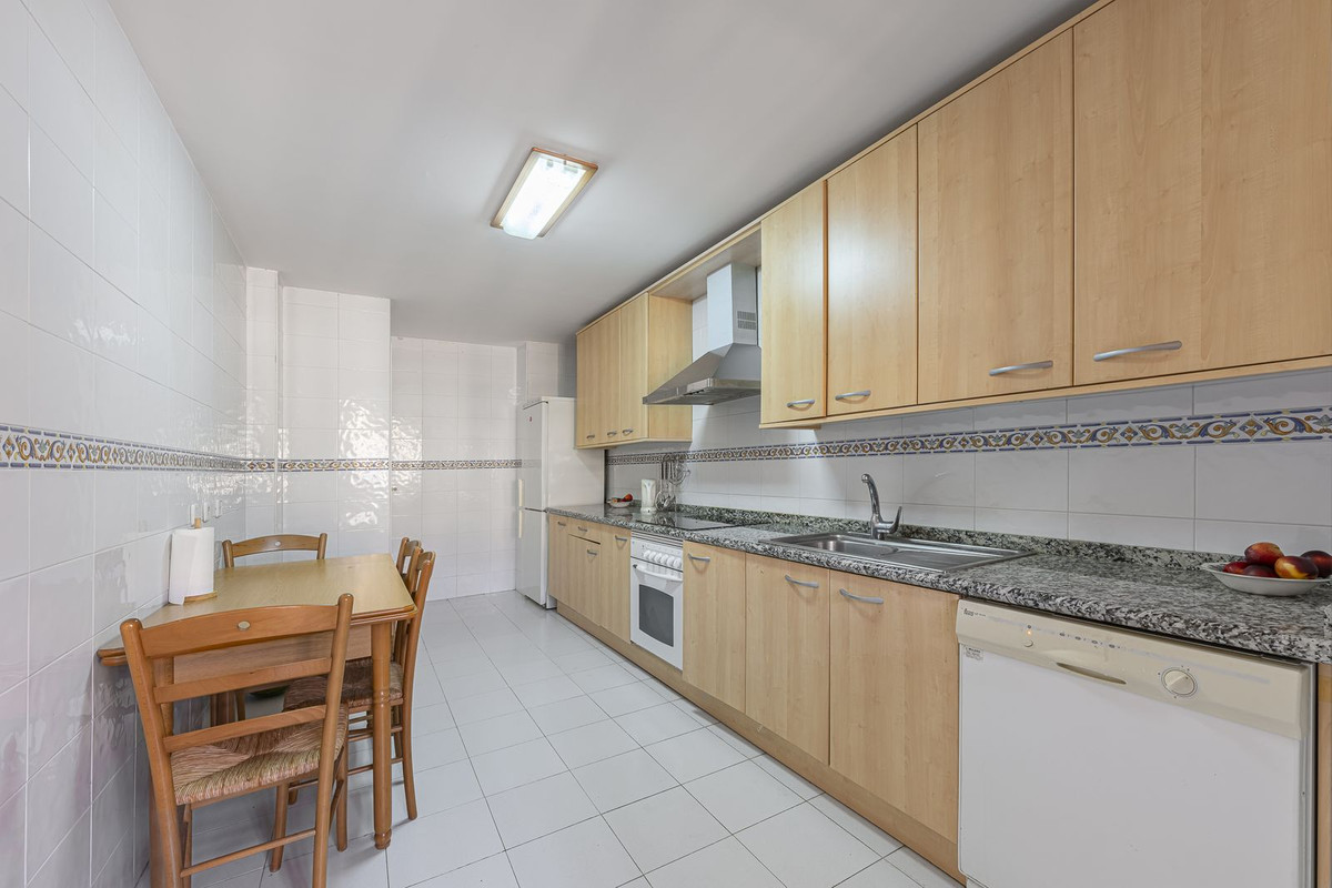 3 Bed Apartment for sale in San Pedro De Alcántara Costa Del Sol, Málaga, Spain