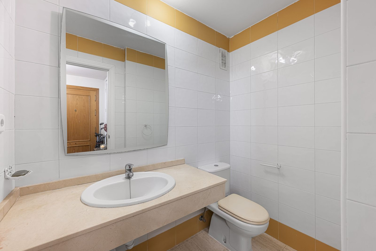3 Bed Apartment for sale in San Pedro De Alcántara Costa Del Sol, Málaga, Spain