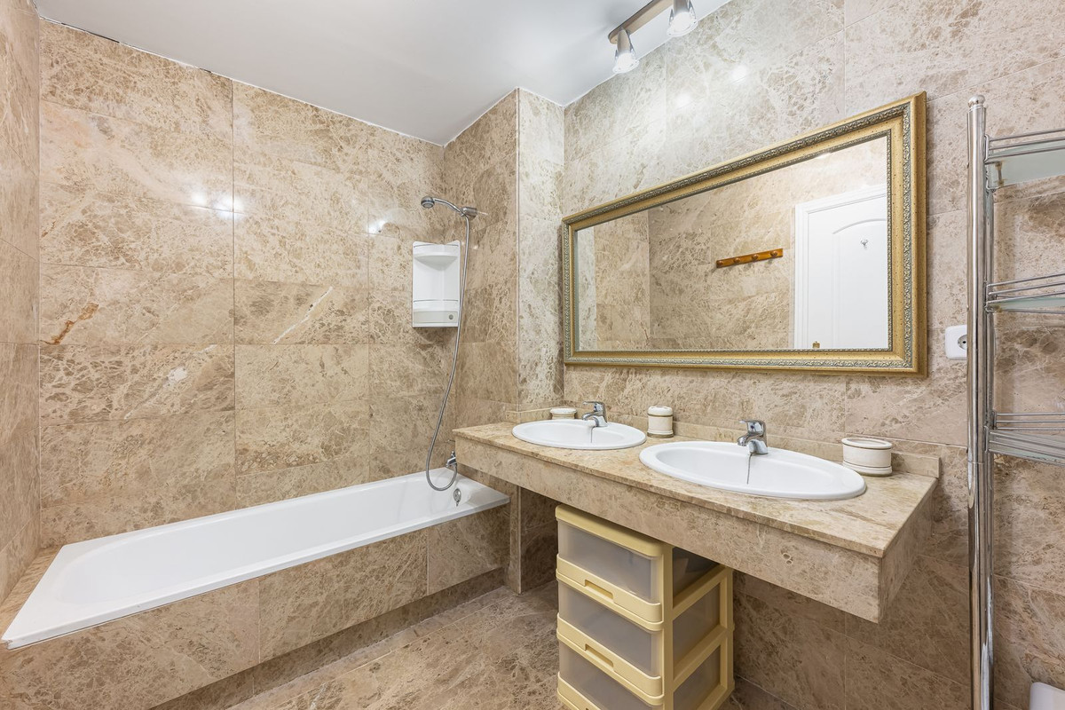 3 Bed Apartment for sale in San Pedro De Alcántara Costa Del Sol, Málaga, Spain