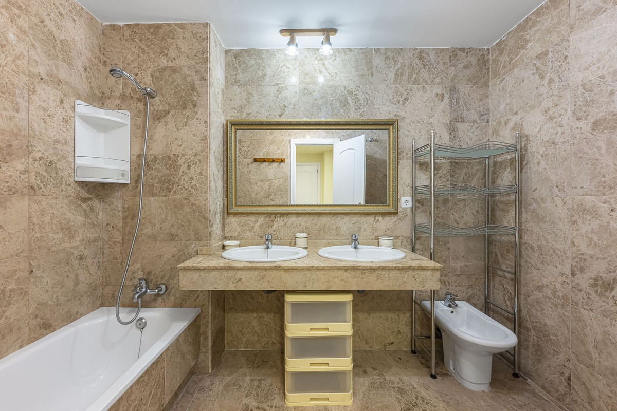 3 Bed Apartment for sale in San Pedro De Alcántara Costa Del Sol, Málaga, Spain