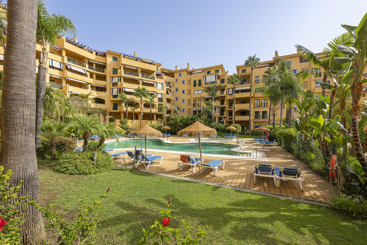 3 Bed Apartment for sale in San Pedro De Alcántara Costa Del Sol, Málaga, Spain