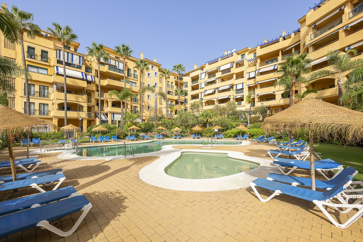 3 Bed Apartment for sale in San Pedro De Alcántara Costa Del Sol, Málaga, Spain