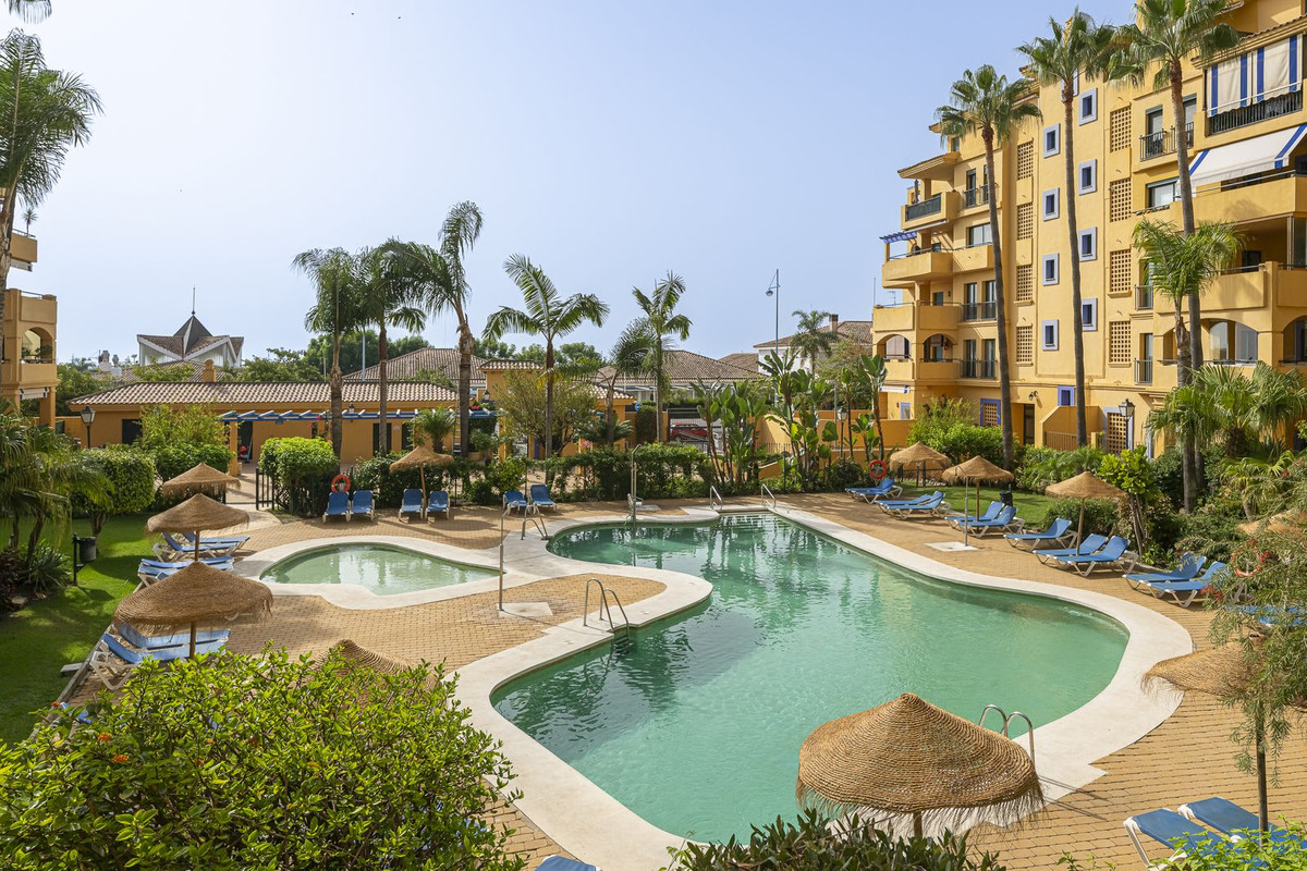 3 Bed Apartment for sale in San Pedro De Alcántara Costa Del Sol, Málaga, Spain