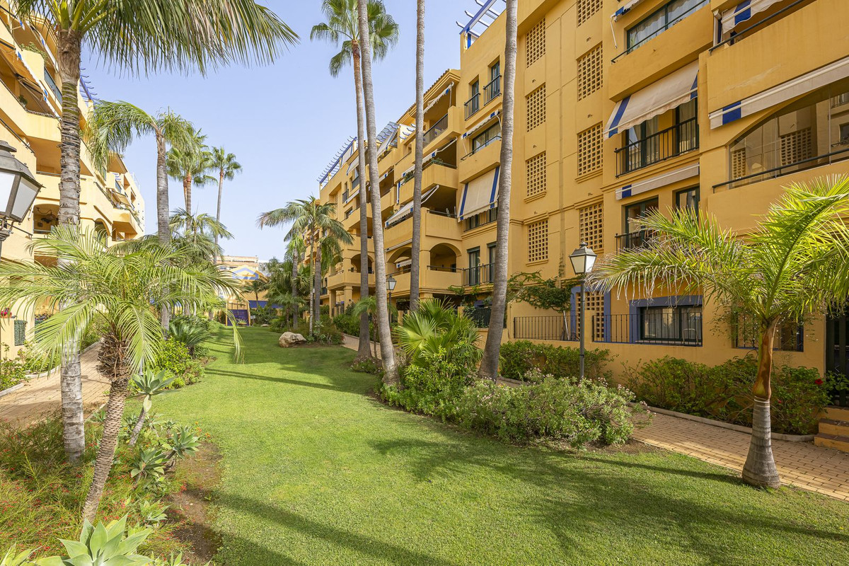 3 Bed Apartment for sale in San Pedro De Alcántara Costa Del Sol, Málaga, Spain