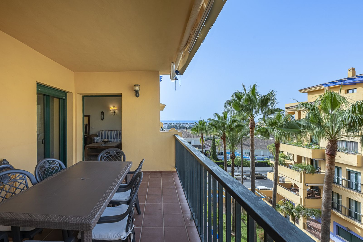 3 Bed Apartment for sale in San Pedro De Alcántara Costa Del Sol, Málaga, Spain