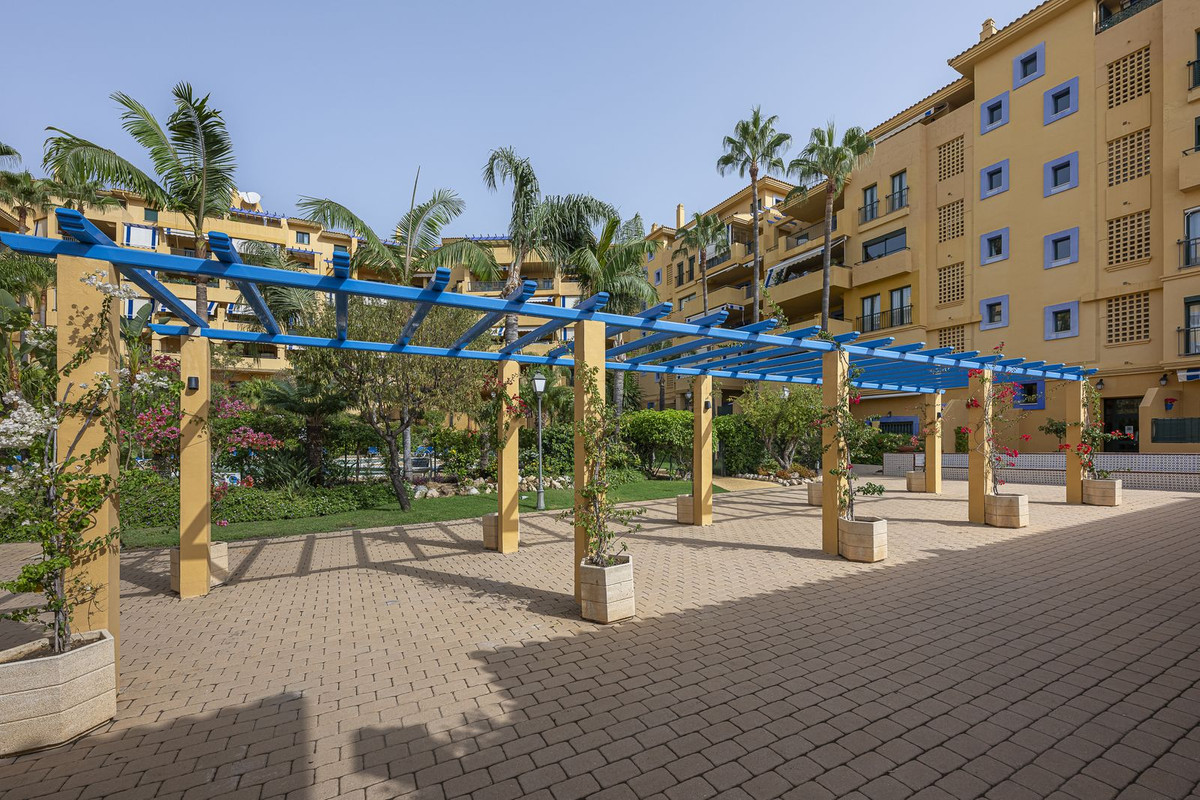 3 Bed Apartment for sale in San Pedro De Alcántara Costa Del Sol, Málaga, Spain