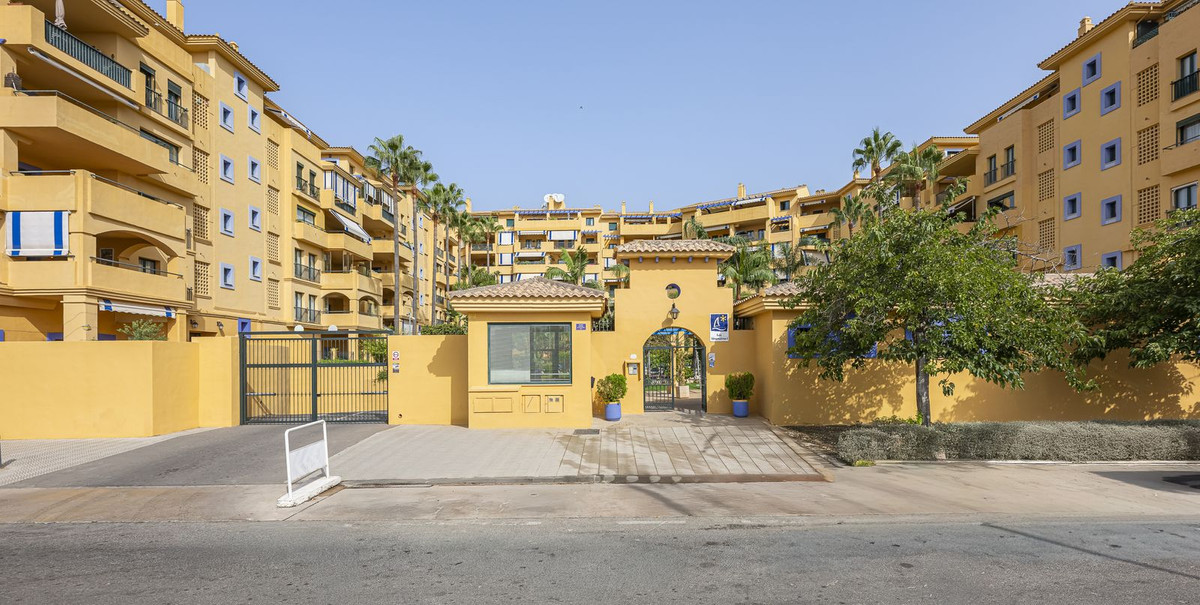 3 Bed Apartment for sale in San Pedro De Alcántara Costa Del Sol, Málaga, Spain