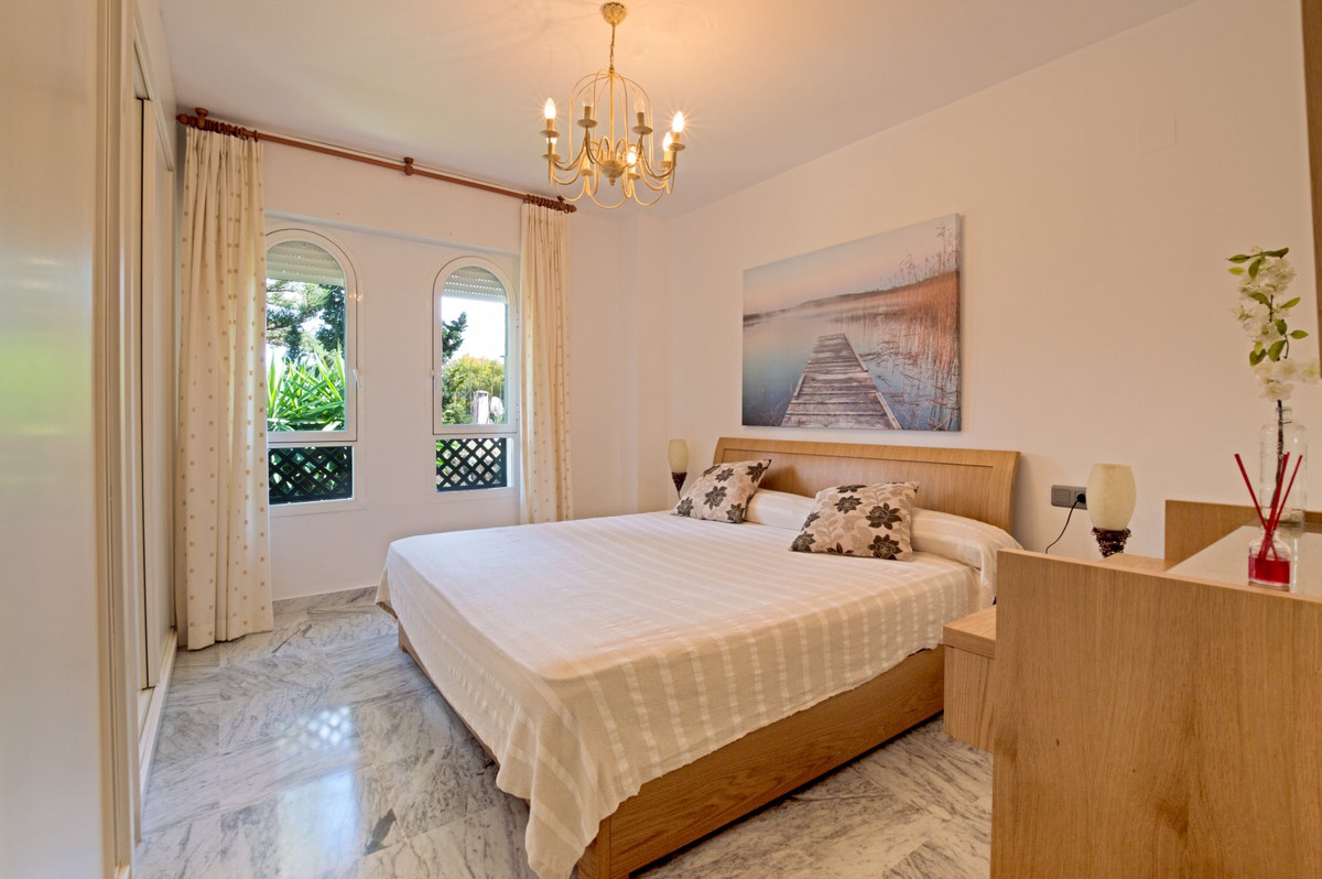 3 Bed Apartment for sale in San Pedro De Alcántara Costa Del Sol, Málaga, Spain