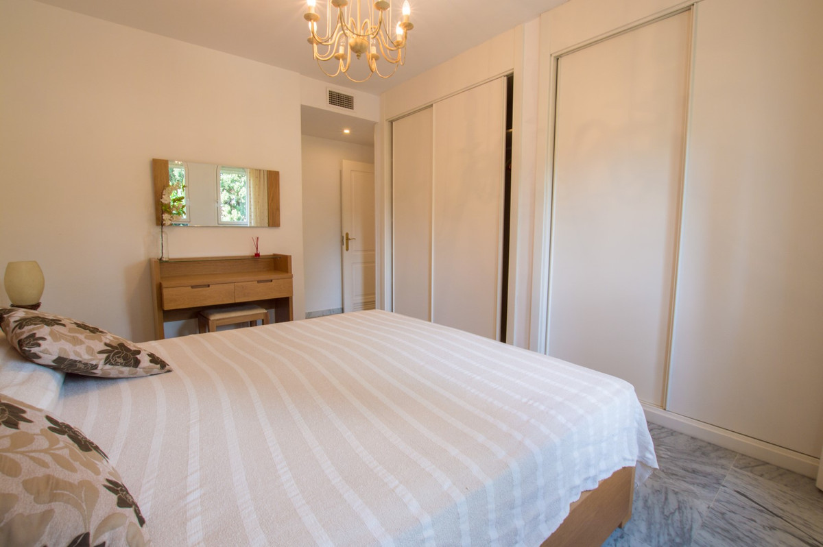 3 Bed Apartment for sale in San Pedro De Alcántara Costa Del Sol, Málaga, Spain