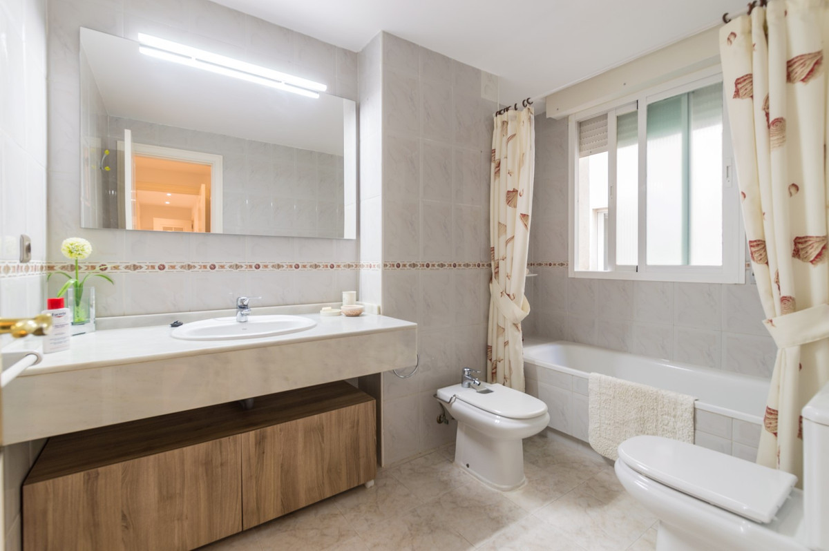 3 Bed Apartment for sale in San Pedro De Alcántara Costa Del Sol, Málaga, Spain
