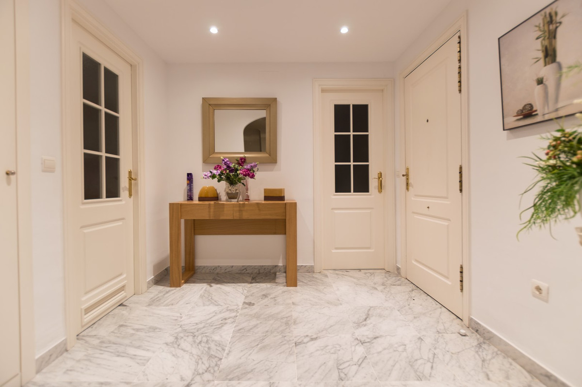 3 Bed Apartment for sale in San Pedro De Alcántara Costa Del Sol, Málaga, Spain