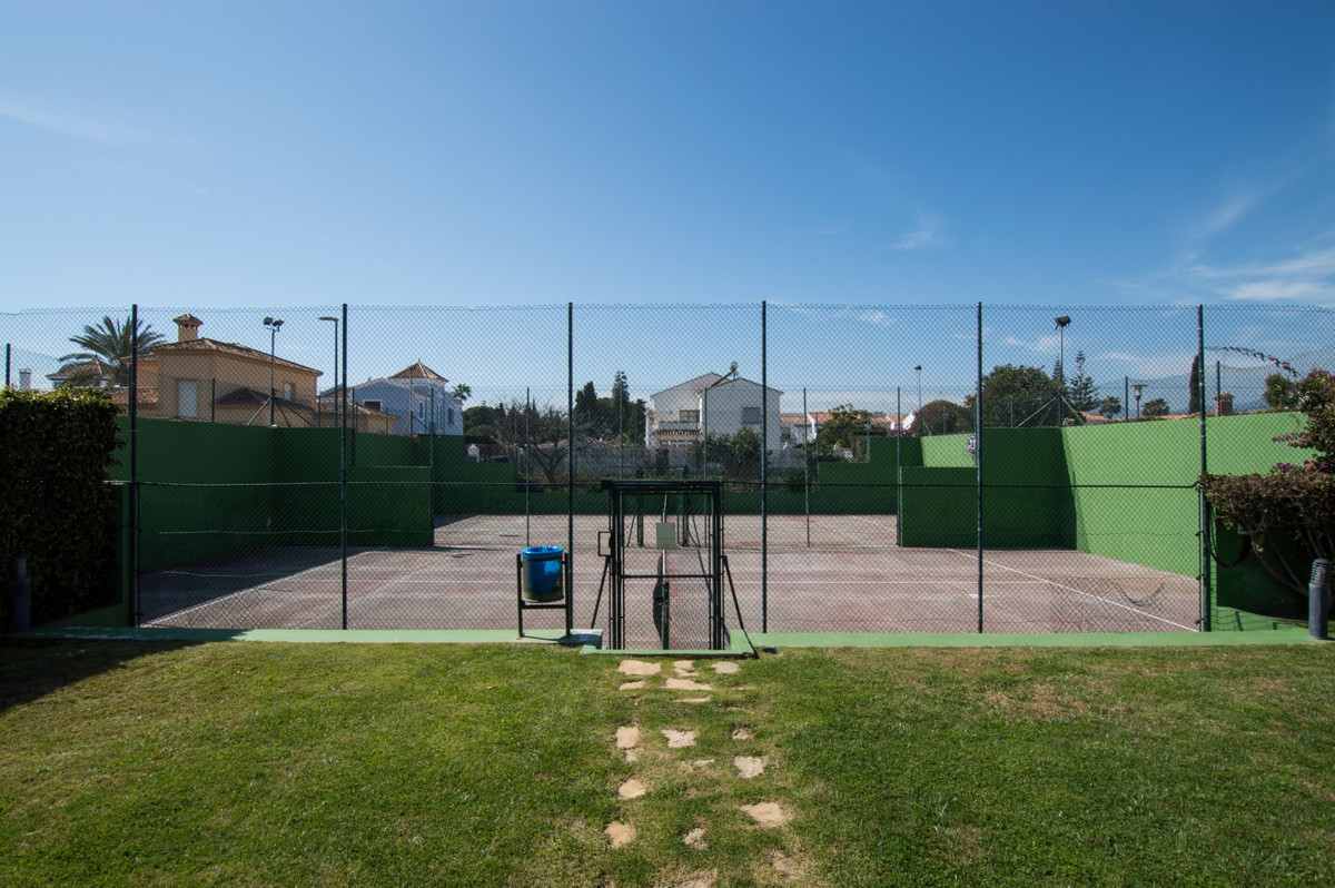3 Bed Apartment for sale in San Pedro De Alcántara Costa Del Sol, Málaga, Spain