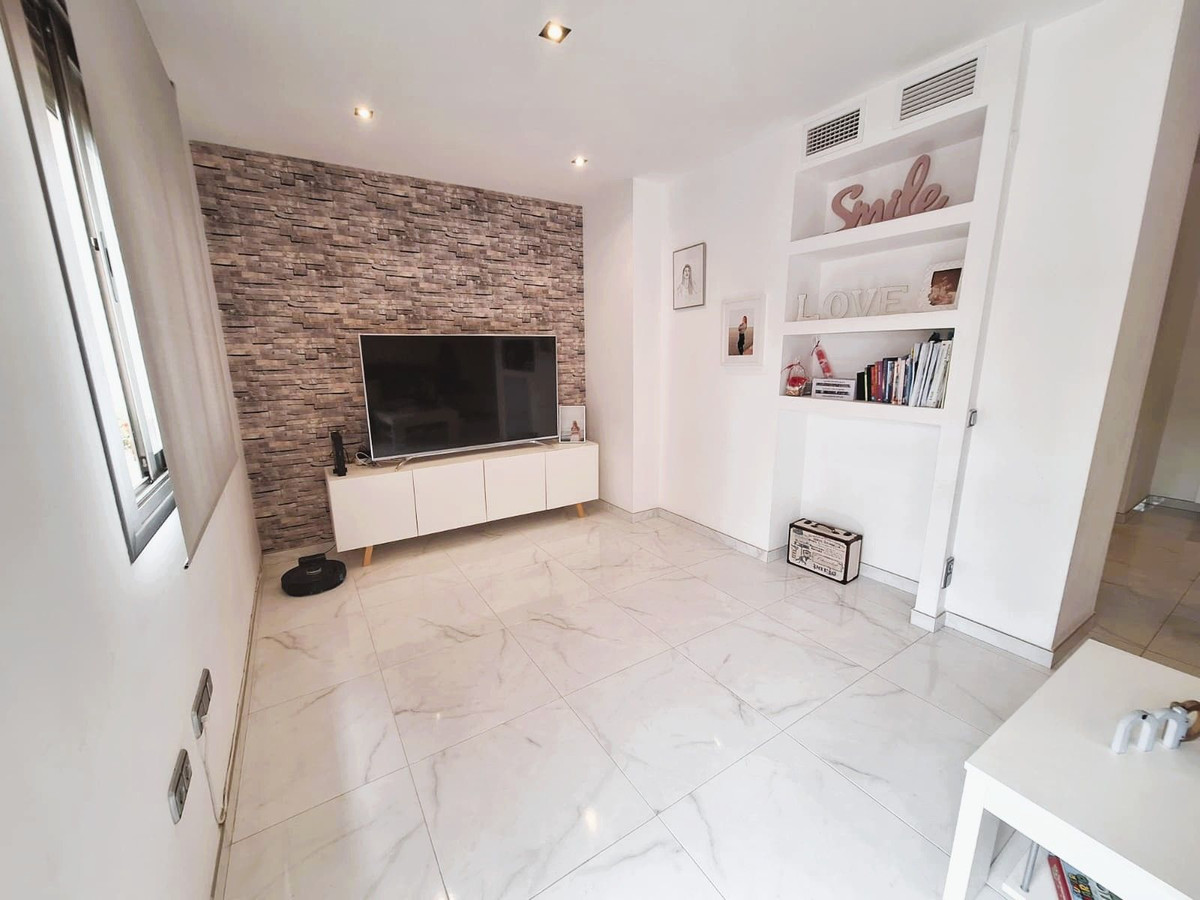 3 Bed Apartment for sale in El Pinillo Costa Del Sol, Málaga, Spain