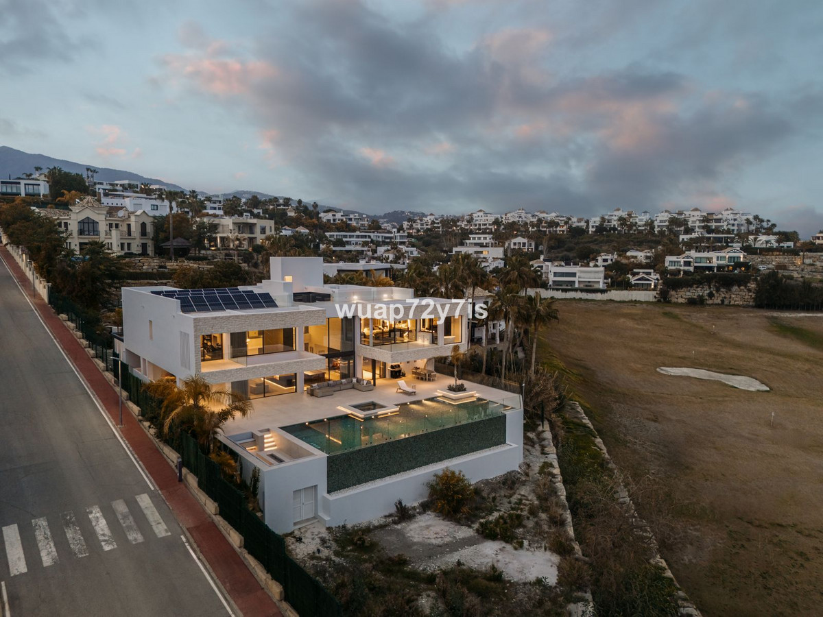 Se vende Villa - Chalet de 4 dormitorios en Costa Del Sol, Málaga, España