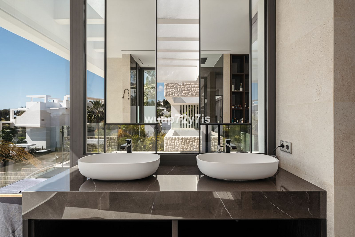 Se vende Villa - Chalet de 4 dormitorios en Costa Del Sol, Málaga, España
