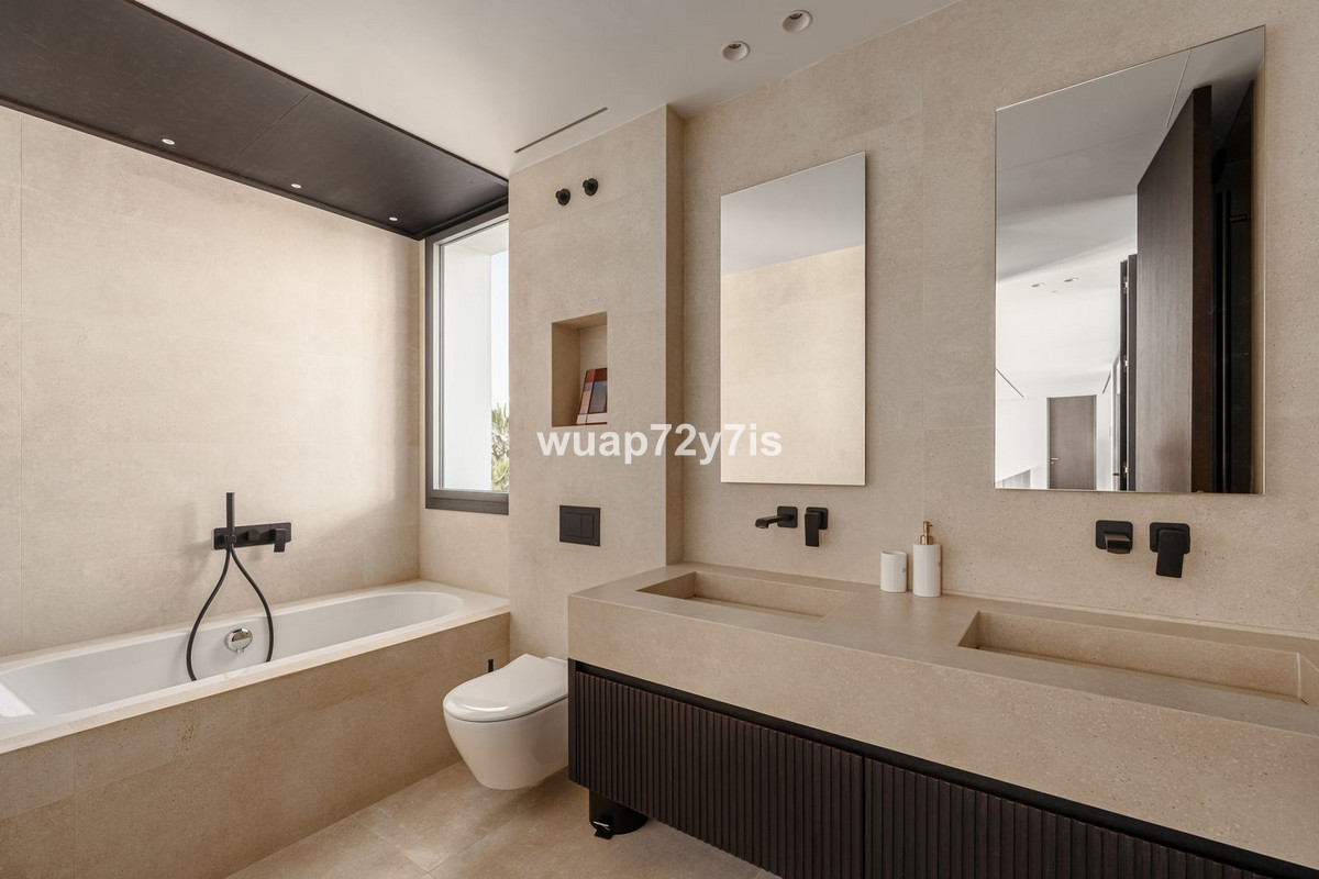 Se vende Villa - Chalet de 4 dormitorios en Costa Del Sol, Málaga, España