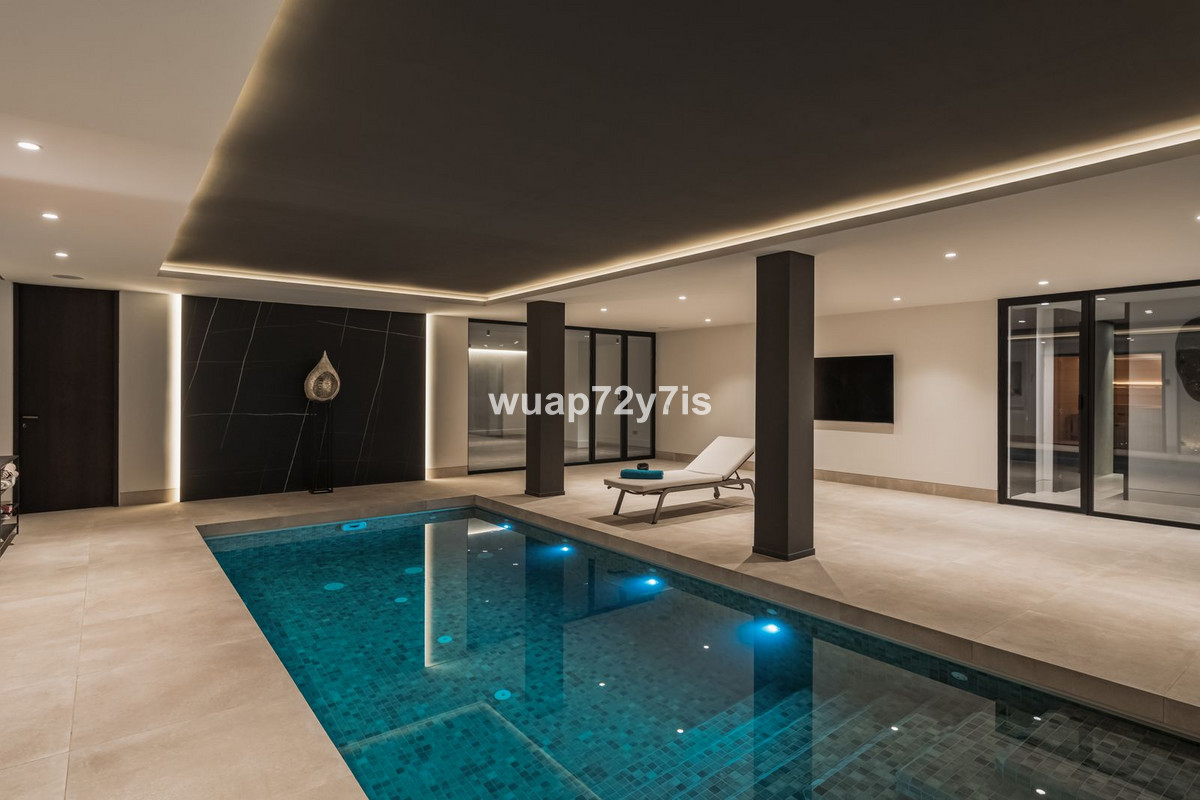 Se vende Villa - Chalet de 4 dormitorios en Costa Del Sol, Málaga, España