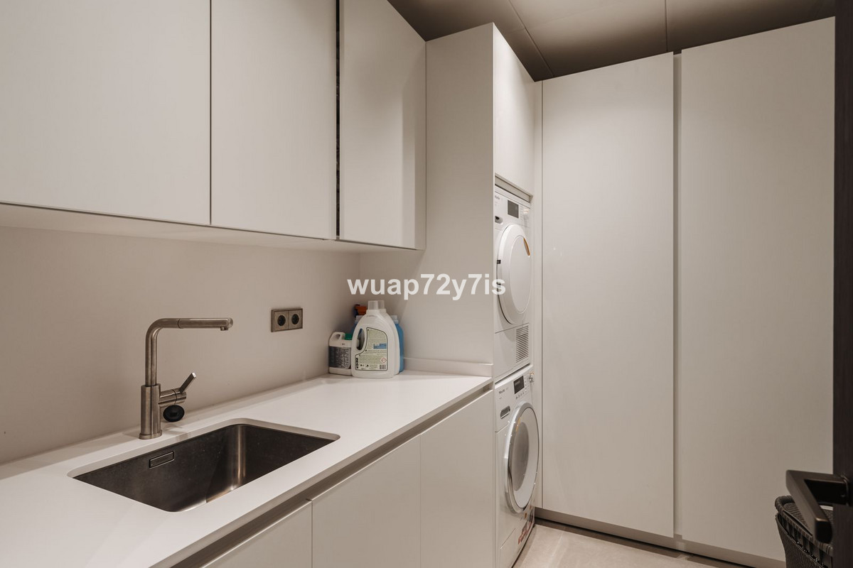 Se vende Villa - Chalet de 4 dormitorios en Costa Del Sol, Málaga, España