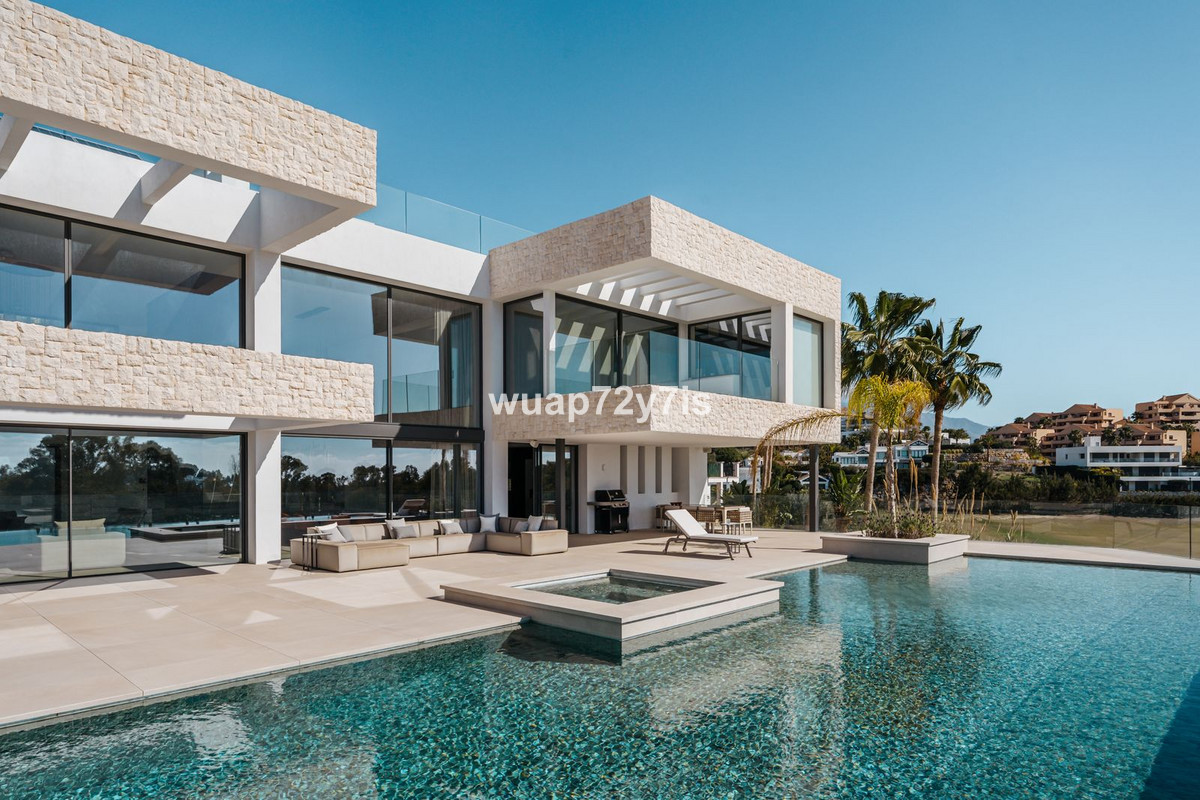 Se vende Villa - Chalet de 4 dormitorios en Costa Del Sol, Málaga, España