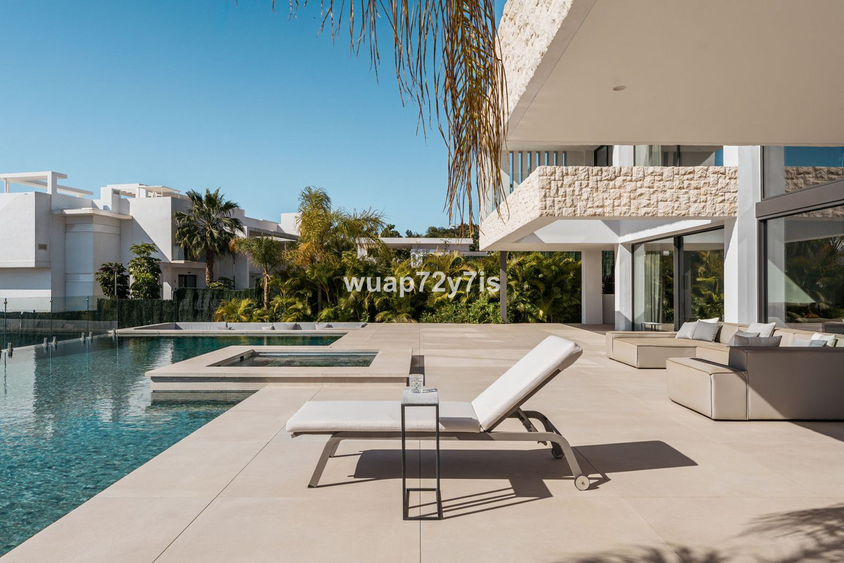 Se vende Villa - Chalet de 4 dormitorios en Costa Del Sol, Málaga, España