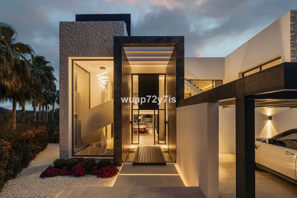 Se vende Villa - Chalet de 4 dormitorios en Costa Del Sol, Málaga, España