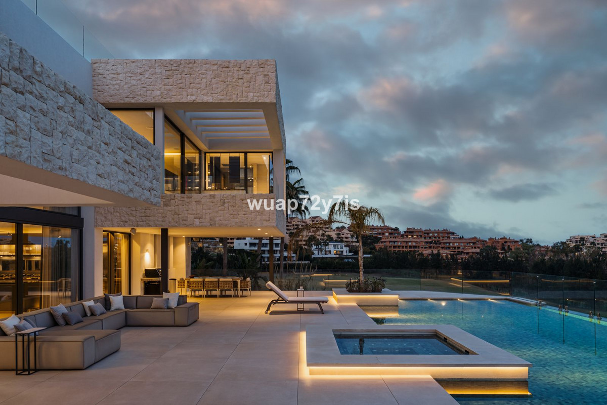 Se vende Villa - Chalet de 4 dormitorios en Costa Del Sol, Málaga, España