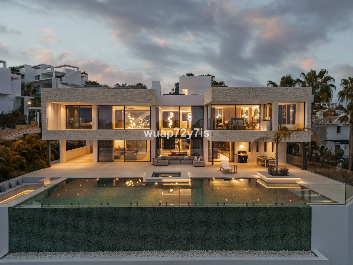 Se vende Villa - Chalet de 4 dormitorios en Costa Del Sol, Málaga, España