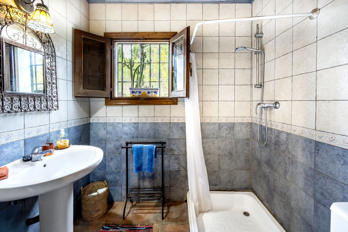 Se vende Finca - Cortijo de 3 dormitorios en Costa Del Sol, Málaga, España