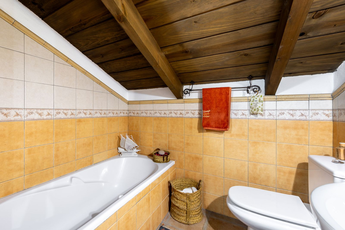 Se vende Finca - Cortijo de 3 dormitorios en Costa Del Sol, Málaga, España