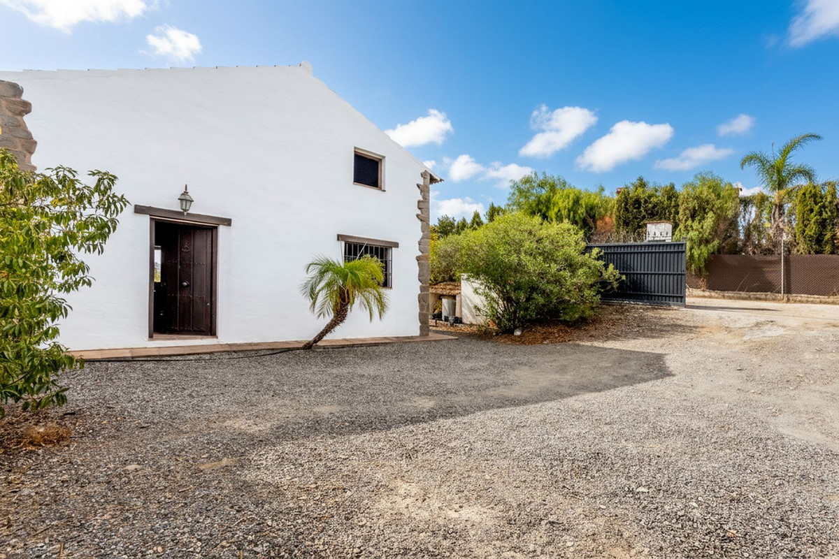 Se vende Finca - Cortijo de 3 dormitorios en Costa Del Sol, Málaga, España