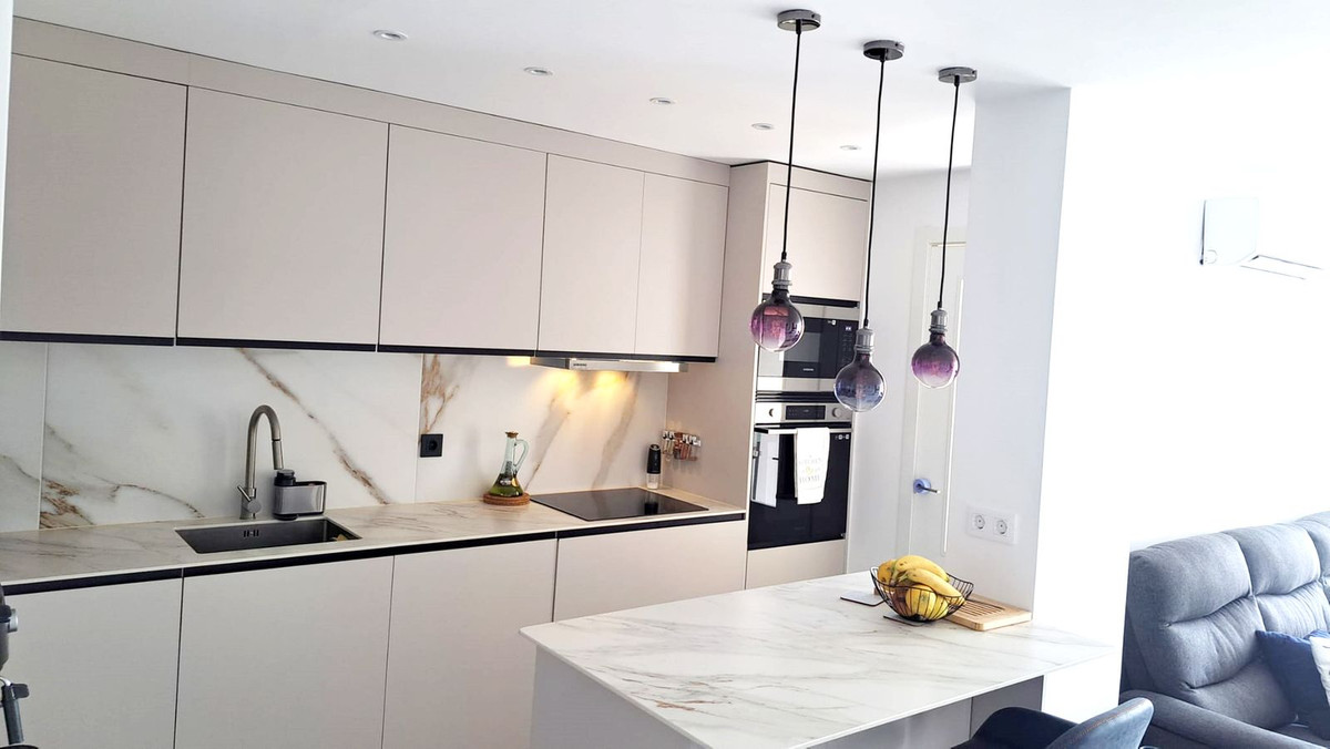 Se vende Apartamento Planta Media de 3 dormitorios en Costa Del Sol, Málaga, España