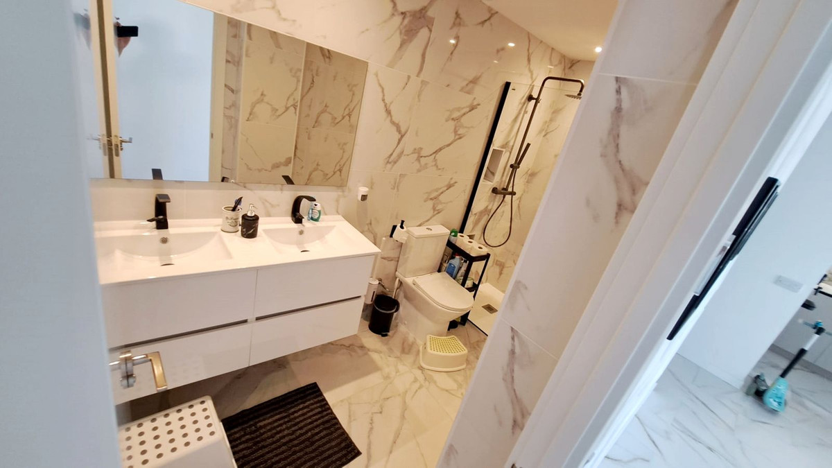 Se vende Apartamento Planta Media de 3 dormitorios en Costa Del Sol, Málaga, España