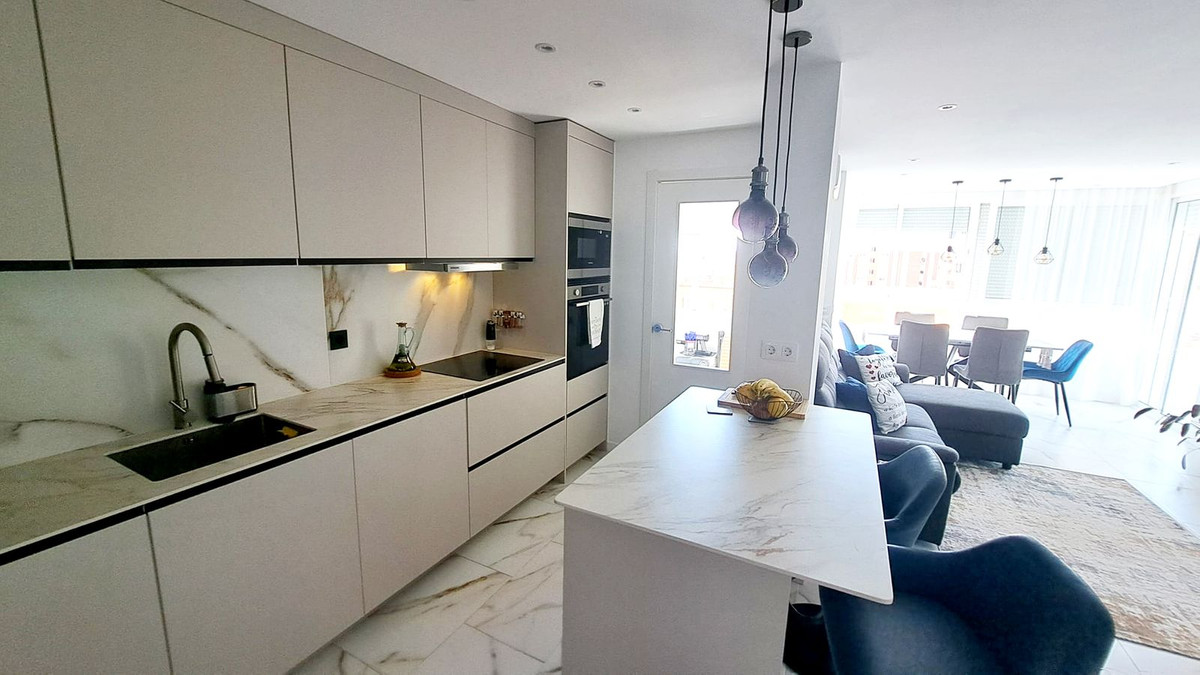 Se vende Apartamento Planta Media de 3 dormitorios en Costa Del Sol, Málaga, España