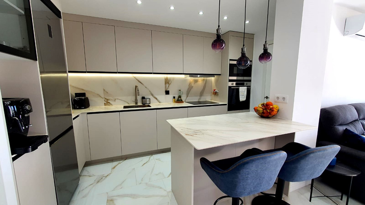 Se vende Apartamento Planta Media de 3 dormitorios en Costa Del Sol, Málaga, España