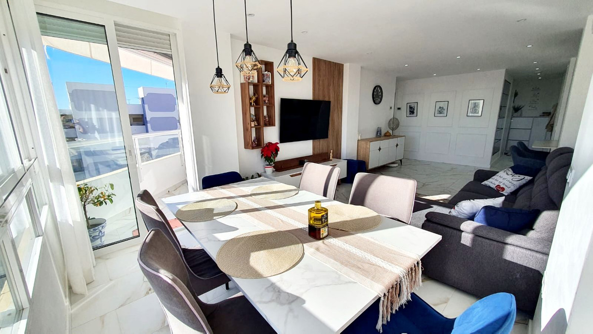 Se vende Apartamento Planta Media de 3 dormitorios en Costa Del Sol, Málaga, España