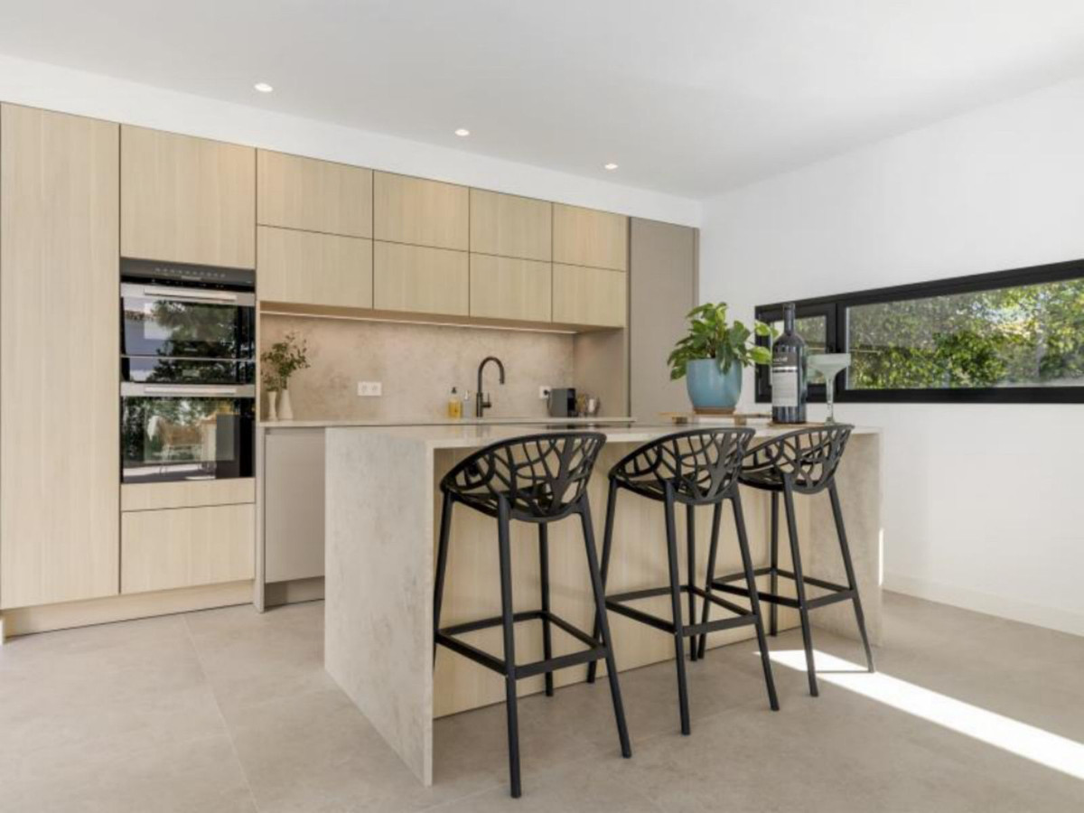 5 Bed Townhouse for sale in Marbesa Costa Del Sol, Málaga, Spain