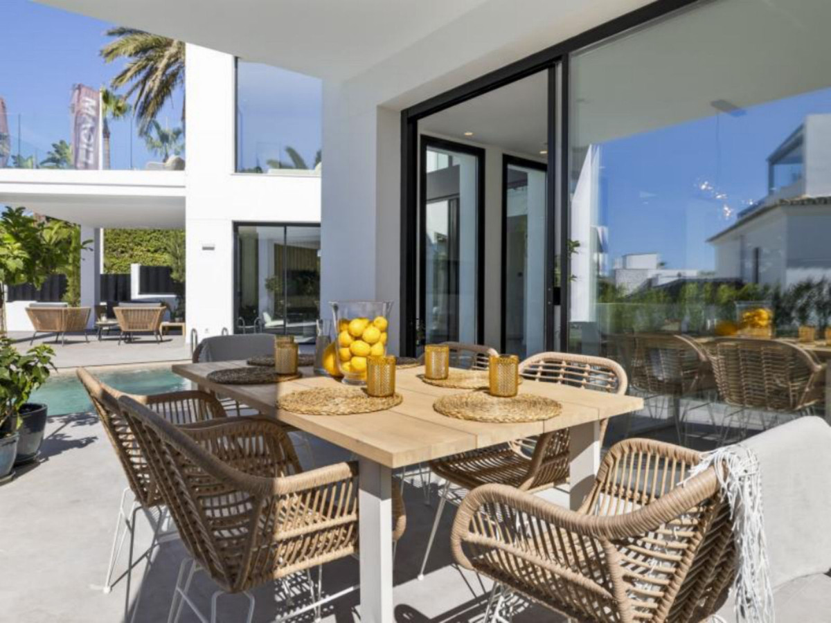 5 Bed Townhouse for sale in Marbesa Costa Del Sol, Málaga, Spain