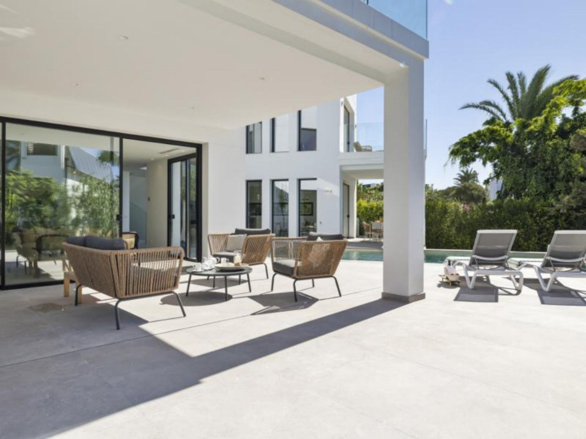 5 Bed Townhouse for sale in Marbesa Costa Del Sol, Málaga, Spain